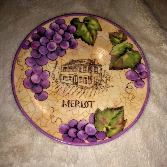 3 porcelain treasures winery plates - Picture 8 of 8